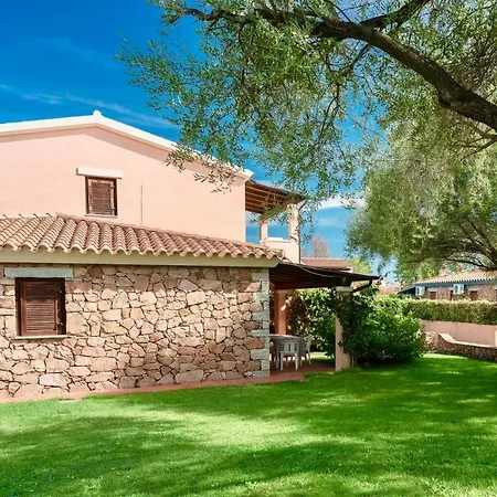 Isa-apartments With Air Conditioning And Private Outdoor Space In Daire San Teodoro (Sardinia)